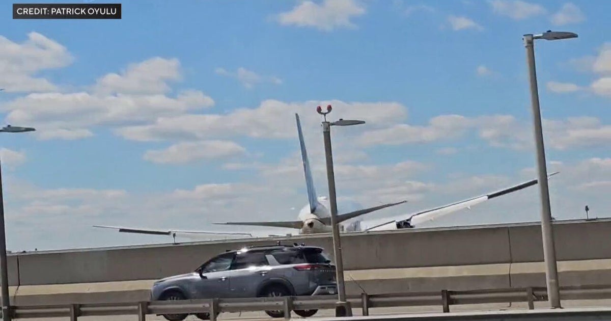 630 newark plane image