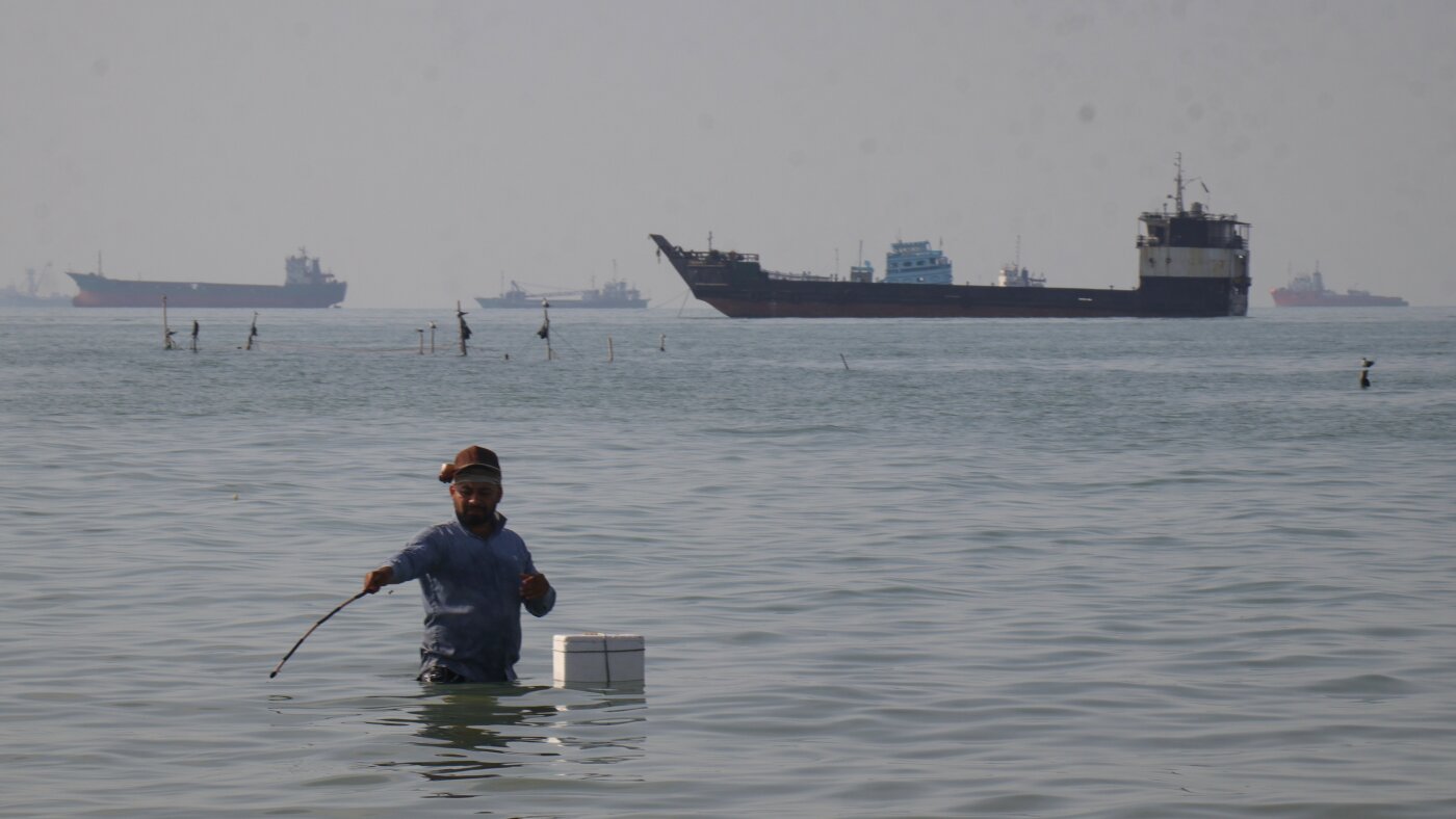 Trump Announces U.S. Will ‘Guide’ Stranded Ships in Hormuz