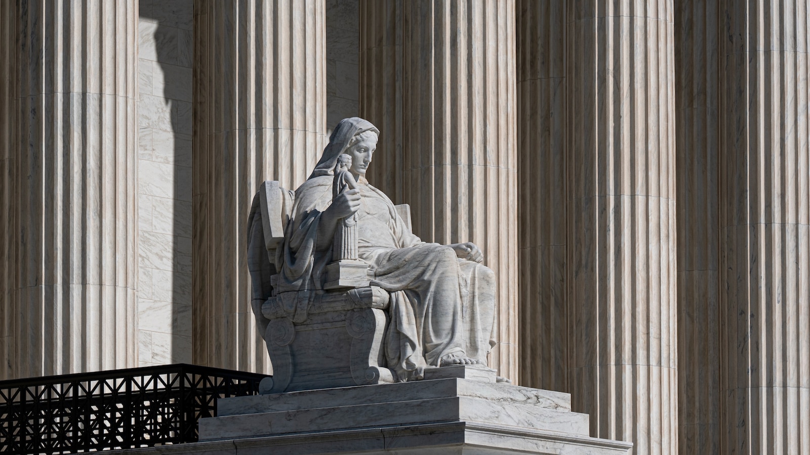 Supreme Court Backs Trump Administration on Telecom Regulations