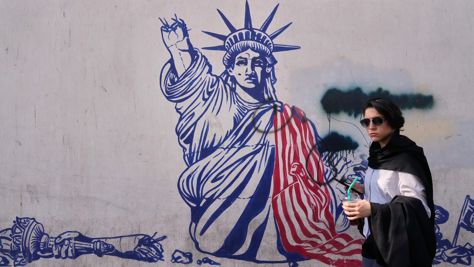 Iran and US Reach Interim Nuclear Deal Amid Ongoing Tensions